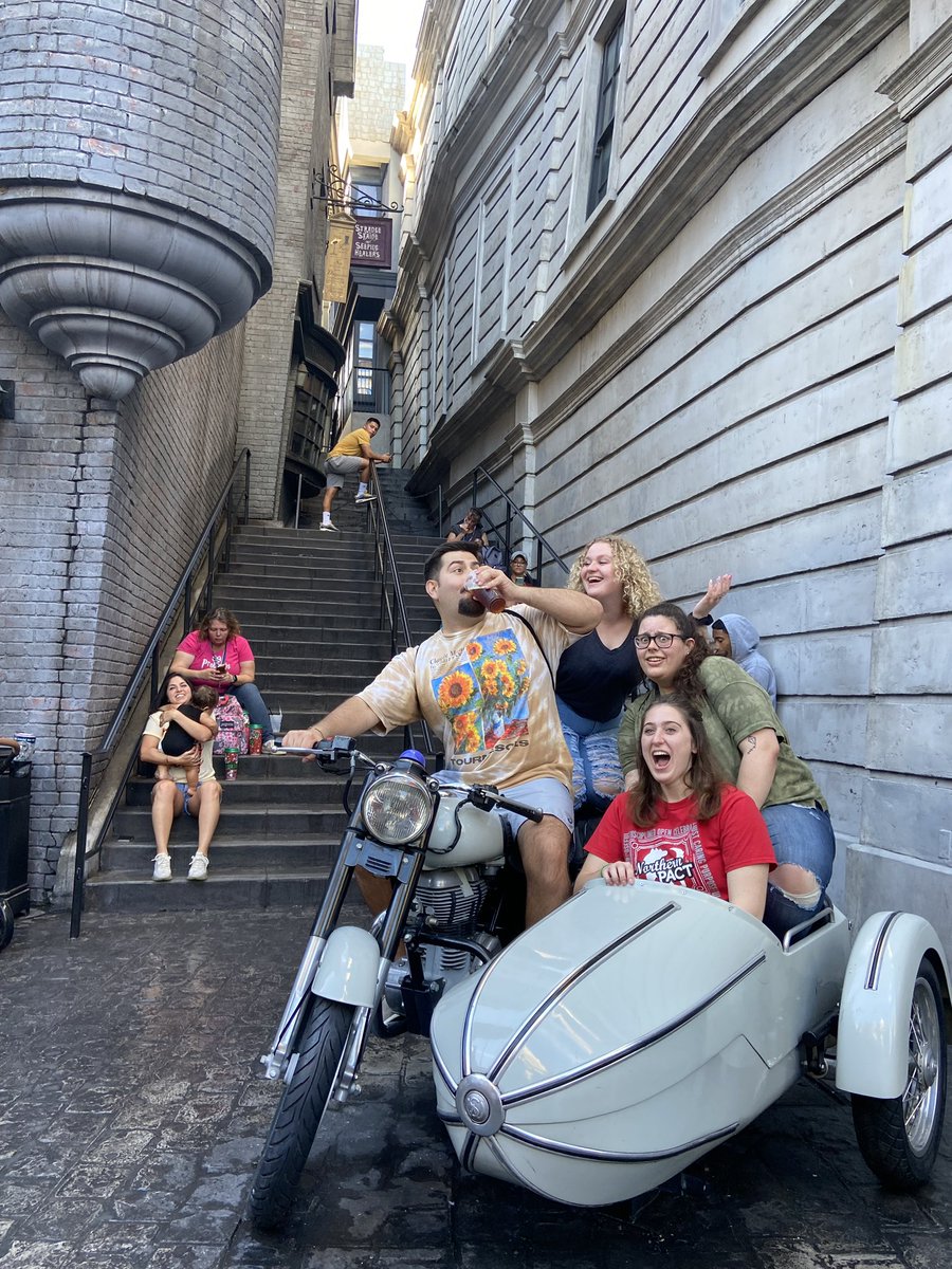 Des_Russell's tweet photo. May of cried a bit at Harry Potter world. Just a little bit. https://t.co/dlS9u37rLv