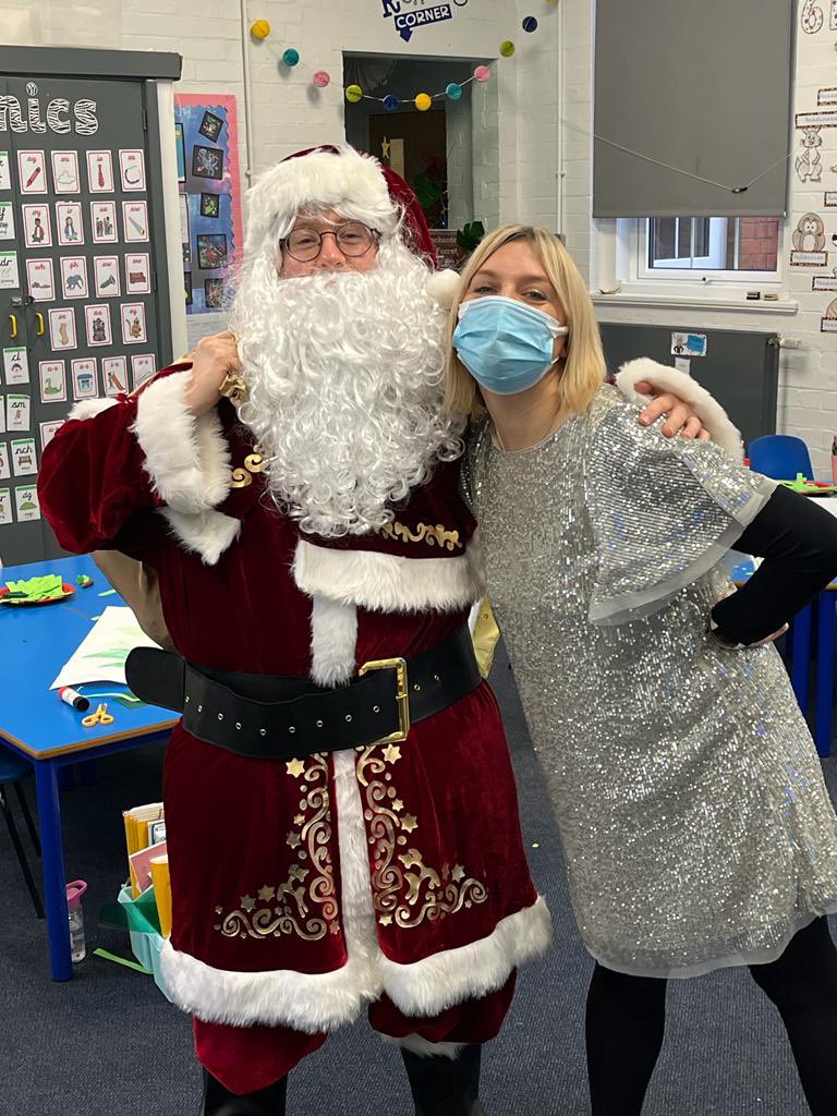 MissCogan_AMPA's tweet image. Well done Santa for completing your first term as an ECT and making me very proud as your mentor. #guesswho? #meetingsanta @AbbeyMead_TMET @LeLTSH @TMETrust @MrMason_AMPA @MissPatel_AMPA