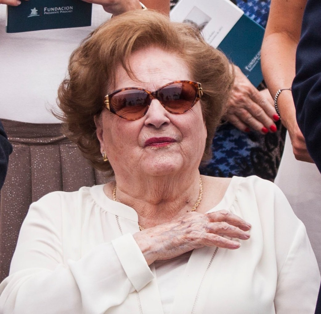 Icarus3012's tweet photo. Fría, calculadora, manipuladora, la mente tras el Dictador asesino, alentó al genocida para que acabe con sus detractores de la peor manera. Es culpable de muchas muertes, pero dejó existir, espero esté rindiendo cuentas en algún lugar del Universo.
#SeMurioLaVieja https://t.co/Qbf958LUyB