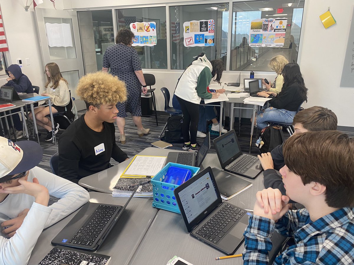 11TXLessonStudy's tweet image. Teachers have the power to make small changes to instruction that leverage learning to the highest degree. This week, 8th gr SS students  @strike_leisd showcased their ability to collaborate in groups to evaluate presidents using co-created criteria. Go #TXLS team!