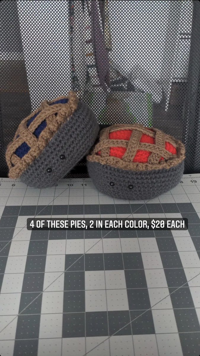 ElliettesH's tweet photo. Here's a thread of items that could be really great last minute gifts! For local pickup or dropoff please be available today. Prices and info is typed on the photos https://t.co/Q1HsyxiSEw