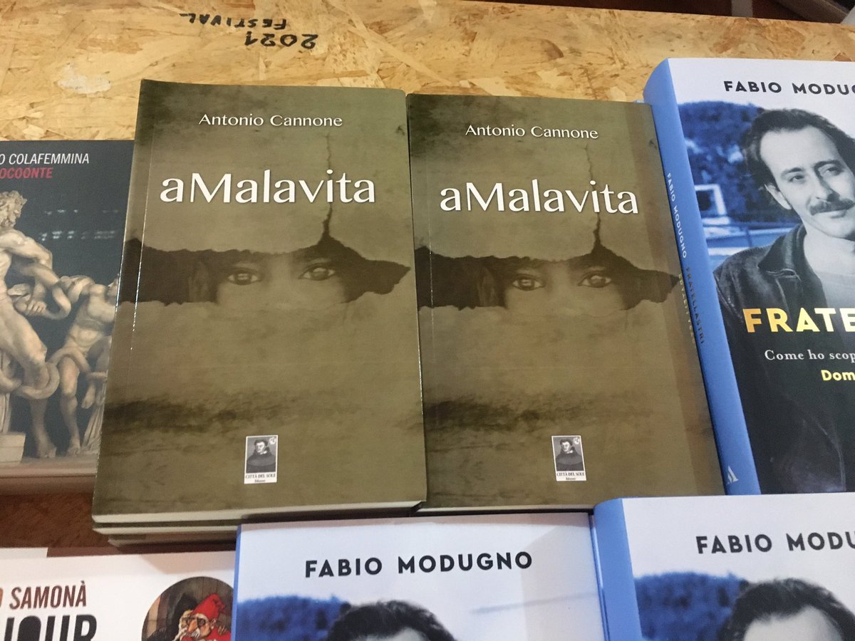 _antoniocannone's tweet photo. #Vibook #Capitaleitalianadellibro #aMalavita #romanzo #AntonioCannone #Cittadelsoleedizioni
Presentazione con le domande dei ragazzi del Liceo classico “Morelli” di Vibo Valentia. https://t.co/cEzeaumsoU
