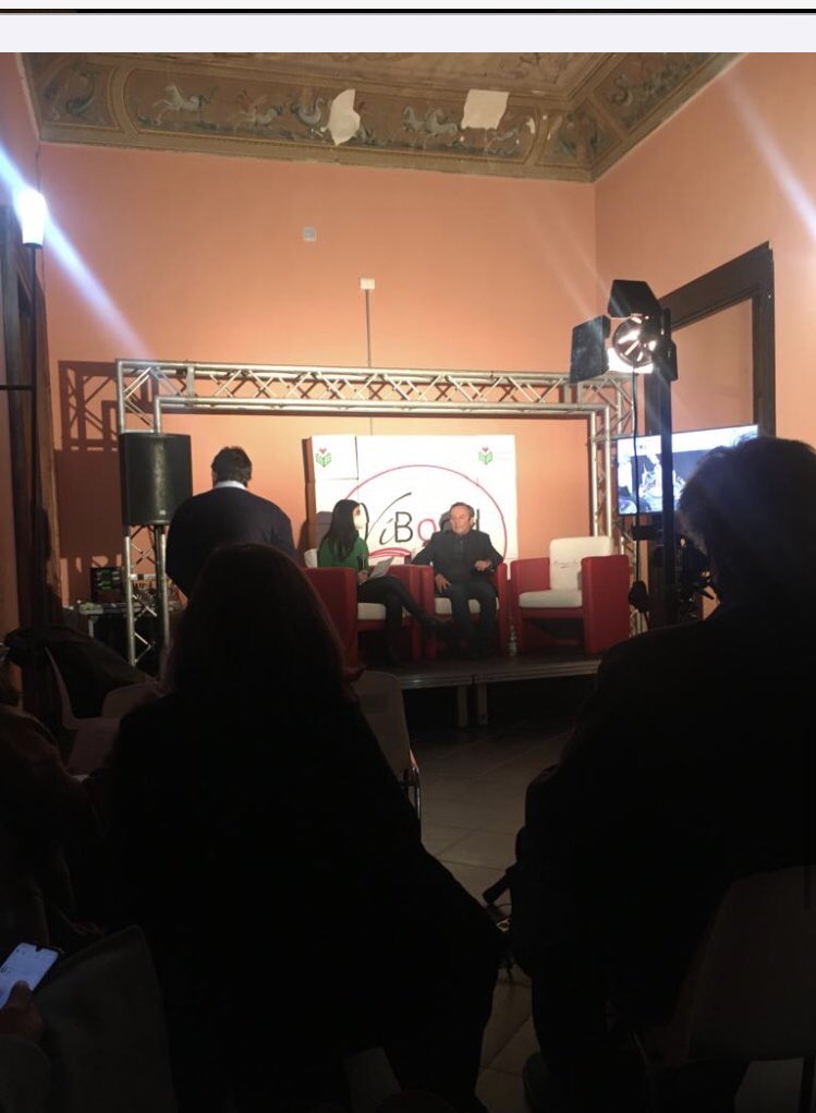 _antoniocannone's tweet photo. #Vibook #Capitaleitalianadellibro #aMalavita #romanzo #AntonioCannone #Cittadelsoleedizioni
Presentazione con le domande dei ragazzi del Liceo classico “Morelli” di Vibo Valentia. https://t.co/cEzeaumsoU