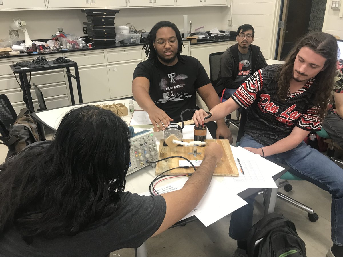 TechPhysics's tweet photo. On December 1 the PHYS 3304 Intermediate Physics Lab class showcased their electronics projects in a "show and tell" event! https://t.co/zqSCQt0FVZ