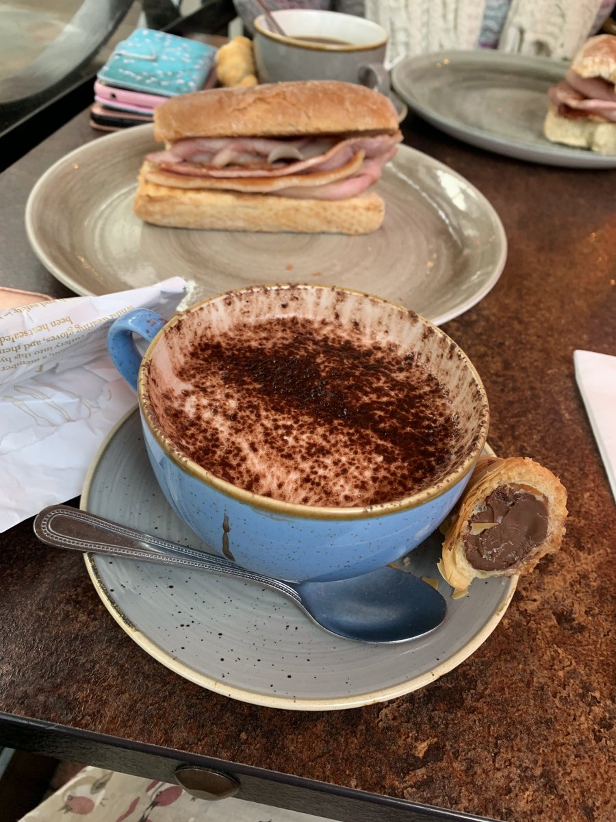 jayne_leech's tweet photo. Socially distanced brunch at #WestgateArcade #Halifax #LaLuna with colleagues today a safe alternative to Christmas lunch in Hull and travelling by train #Staysafe #NewVariant https://t.co/rNiPKZPhEh