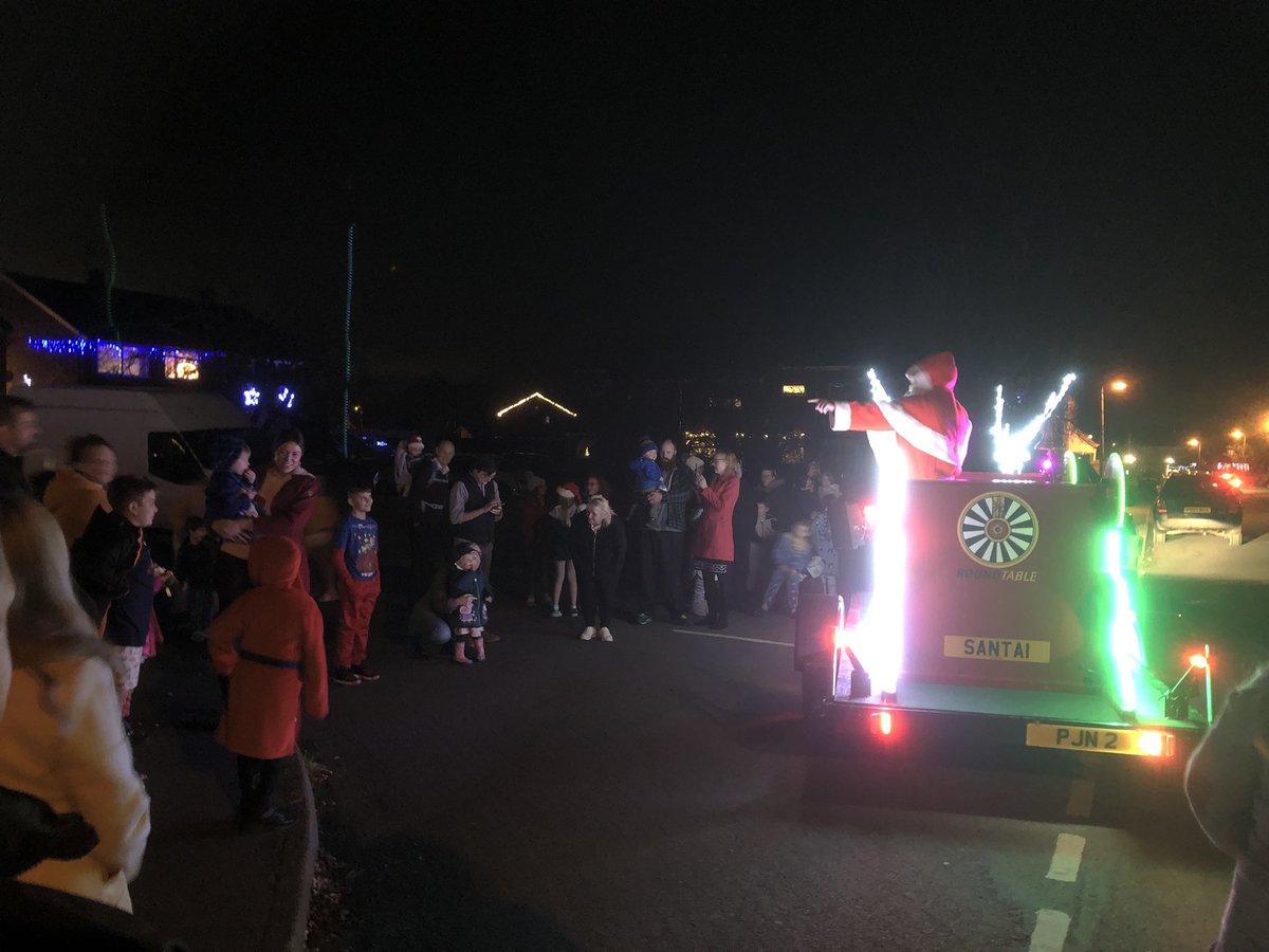 Great reception for #santa tonight in #DrakesBroughton with <a href="/PershoreRT/">Pershore Round Table</a>