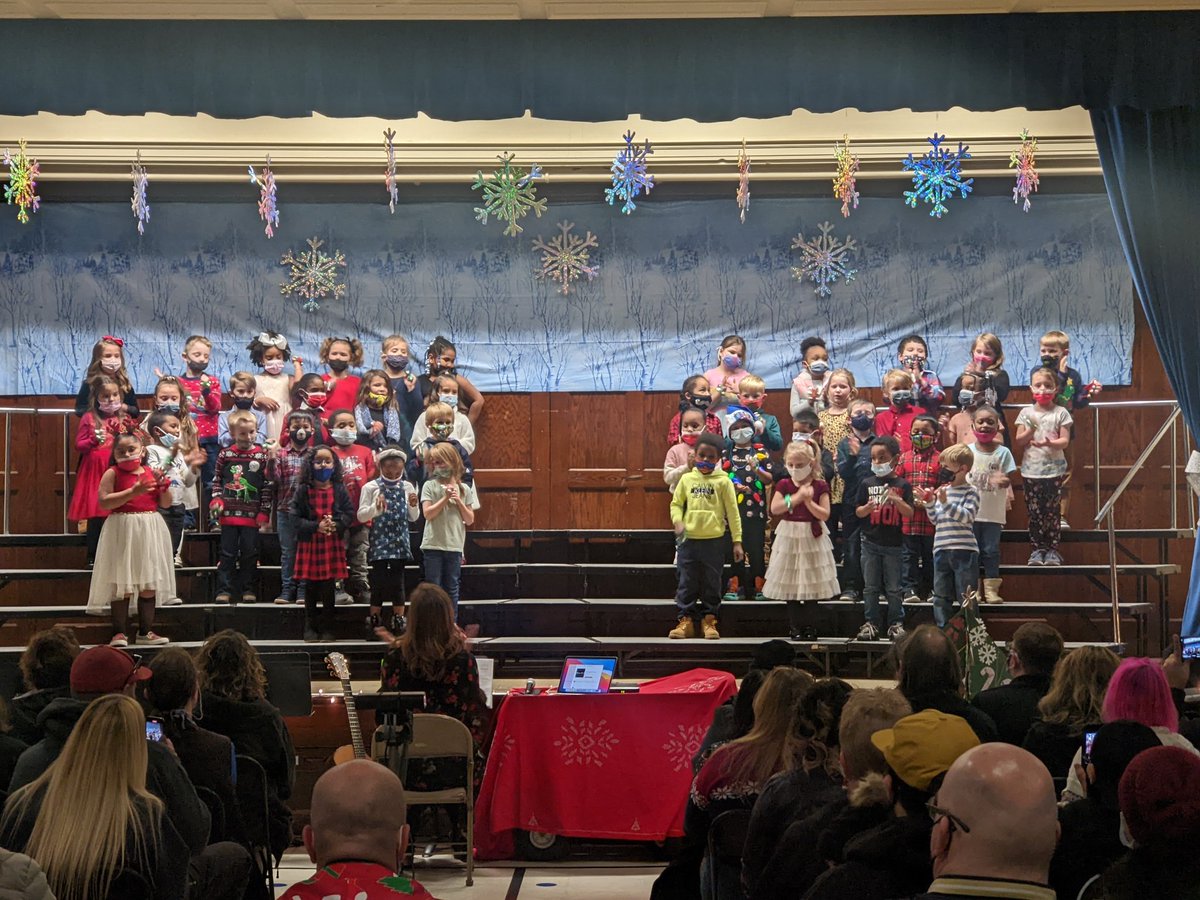 CvMoline's tweet photo. Logan Holiday Concert! @loganlearns https://t.co/4SChmjdC0w