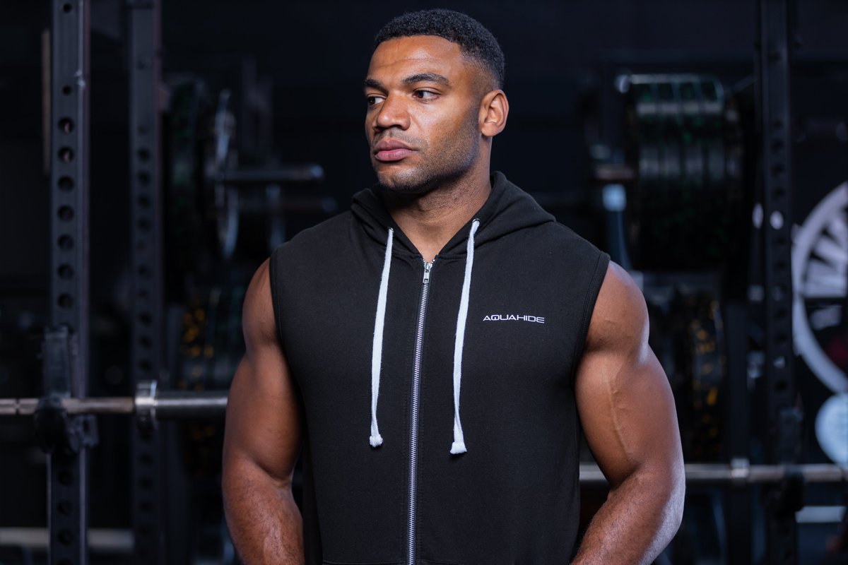 _aquahide_'s tweet photo. When it's cold AF but you need your body to breathe for a workout 💨 Sleeveless hoodies are THE go-to 🏋️

Shop our Compete Hoody at https://t.co/S8CeEtagzW 🛍️

 #sleevelesshoodie #sleevelessgymtop #gymwear #fitnesswear #mensgymwear #breathable #gymoutfit #workoutfit #trainingtops https://t.co/y3SsyPfQI5