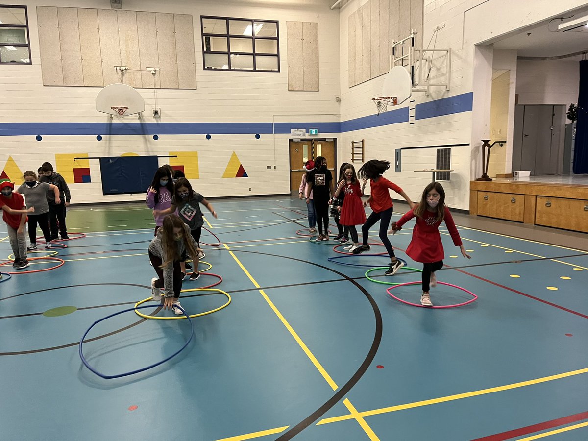 mmeboutros's tweet photo. 4C loved playing #elfexpress today! Busy elves trying to move their sled across the gym @ThomasMoreOCSB @MmeLafrance 🎅🏻🎄 https://t.co/fRWuhgLZ6n