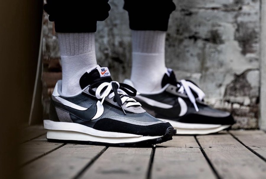 SamuelStorm's tweet photo. #16 sortie en 2019, voici la sacai x Nike waffle  " black anthracite " une de mes paires préférées, car elle est toute juste magnifique dans ses tons de coloris et elles reste facile à portée. Une des meilleurs paires qui existe pour ma part ! ⚪⚫ https://t.co/6wWORtis2I