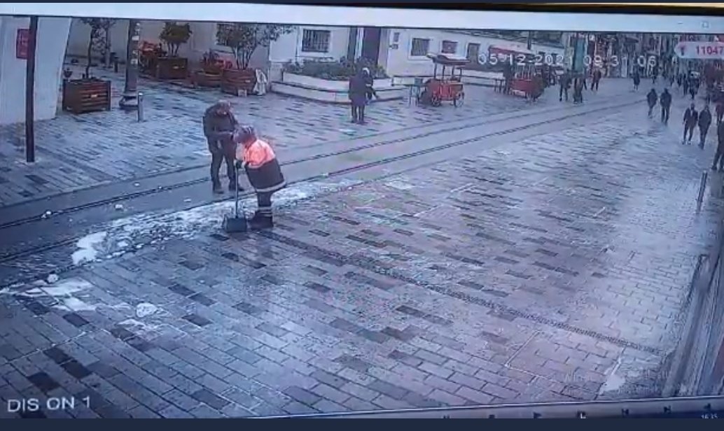 Oyuncular biraz kalitesiz ekibinizde daha iyileri vardı oysa. İyi kurgu ama ucuz oyunculuk. Gerçi siz de haklısınız sizin hayatınız zaten ucuz oyunculu. <a href="/ekrem_imamoglu/">Ekrem İmamoğlu</a> <a href="/ibbhaberleri/">haber</a> <a href="/herkesicinCHP/">CHP 🇹🇷</a>