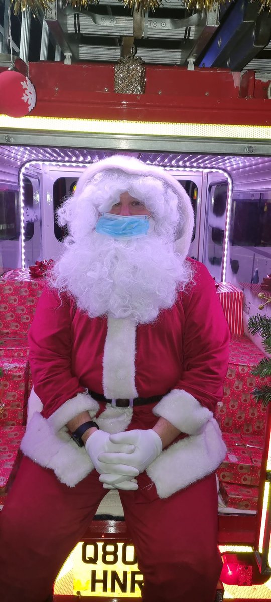 LFRSfire_engine's tweet photo. Santa can 
#WearAMask please do so if you can.
@LeicsFireRescue https://t.co/q6KBawX0H3