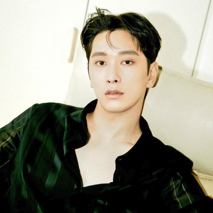 MarJun143V's tweet photo. ⓘ This user supports and is happy for Chansung and will keep supporting every decision #2PM members make in the future. #HottestHoldYou https://t.co/EZqirZhXYf