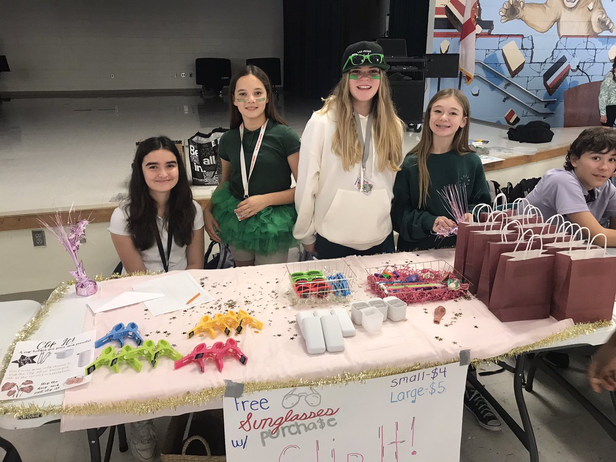 RoboticsGrit's tweet image. The NNM Entrepreneurs are a success!  Sold out of products at Marketplace Day!!! @collierschools @NNMSWildcats