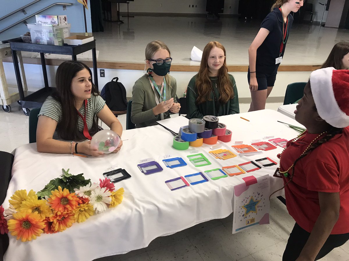 RoboticsGrit's tweet image. The NNM Entrepreneurs are a success!  Sold out of products at Marketplace Day!!! @collierschools @NNMSWildcats