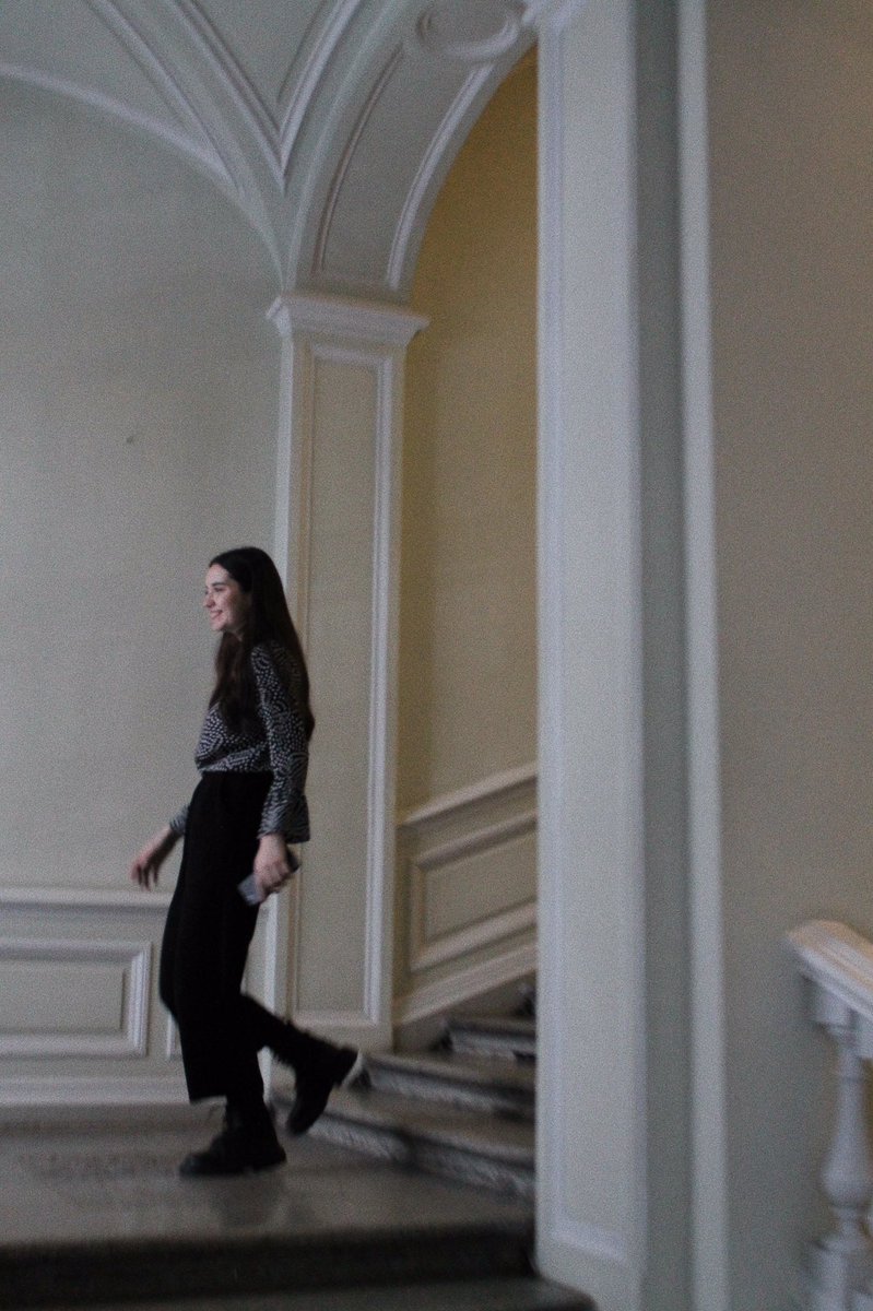 22thJanuary's tweet photo. Для меня одно из самых главных в жизни — найти близких по духу людей.

Считаю, что с этой миссией я справилась. Потому что на этих фотографиях я по-настоящему счастлива лишь от осознания, какие люди со мной! Делюсь, потому что настоящие и искренние эмоции🤍 

Прыжки по Эрмитажу https://t.co/FqY6sVXU6B