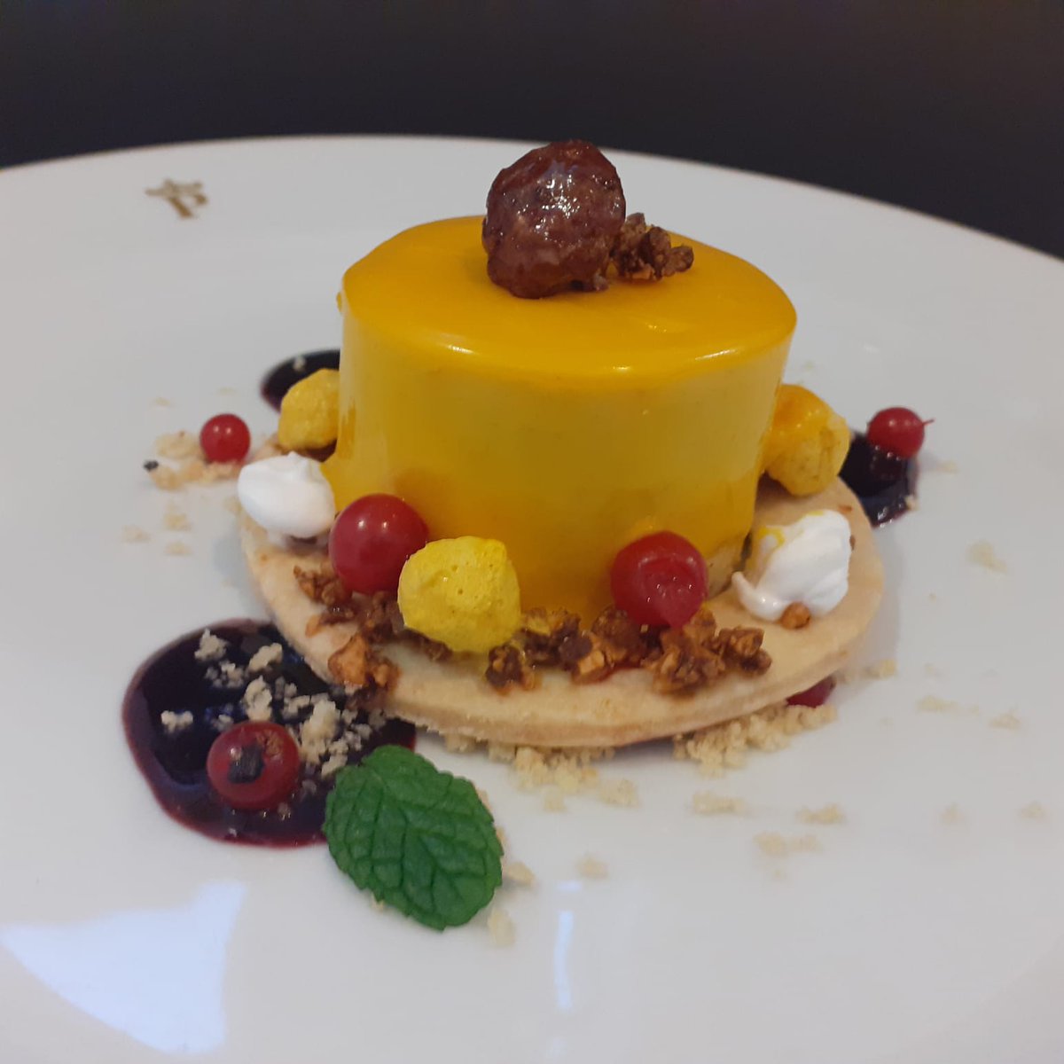 soriapedro84's tweet photo. Nuestro Chef y su Equipo de Cocina del #ParadordeAlcala nos sorprenden hoy con estos platazos que están trabajando para estas próximas fiestas navideñas.
@paradores restauradores https://t.co/vKWa7XUUGa