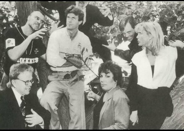 #ThrowbackThursday #BatmanTheAnimatedSeries I always enjoyed watching this incredible show what a very talented voice actors and actresses @HamillHimself , <a href="/RealKevinConroy/">Kevin Conroy</a> , #RichardMoll, #ArleenSorkin, <a href="/IMPaulWilliams/">Paul Williams</a> , #DianePershing , and #AronKincard ❤️❤️