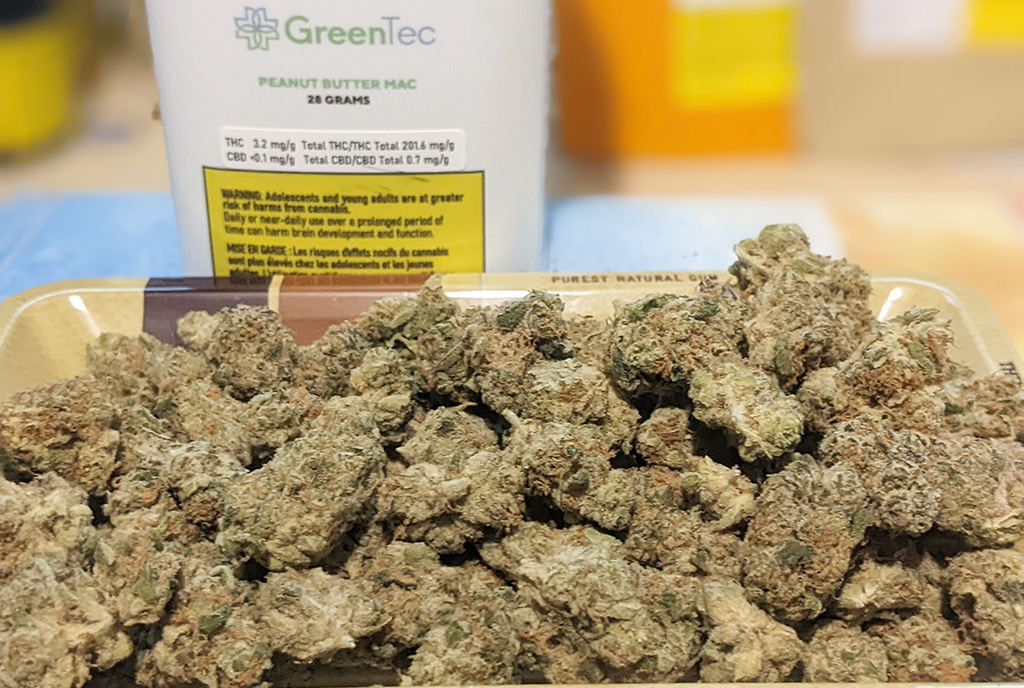 PuffTheMagic42's tweet photo. Peanut Butter Mac 28G Small 20.16% THC 3.15% Total Terpenes for the Holiday Season https://t.co/bThyiPOorU