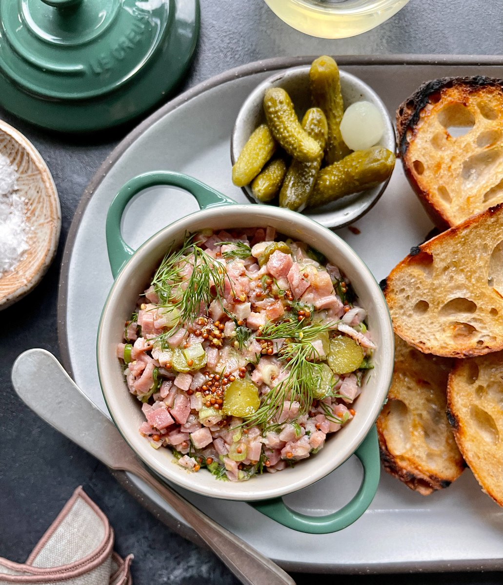 Le Creuset tweet media