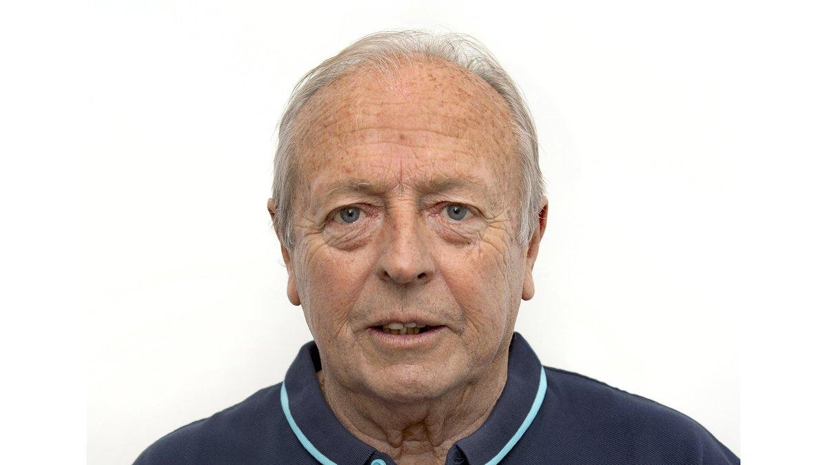 ⚫ Ha fallecido Koldo Asua. Durante muchos años guió y fue el mejor profesor para los canteranos en Lezama. 
Nuestro más sincero pésame y un abrazo a familiares y amigos. Hoy era además su cumpleaños. DEP. Goian bego. Beti gogoan. 🙏🔴⚪