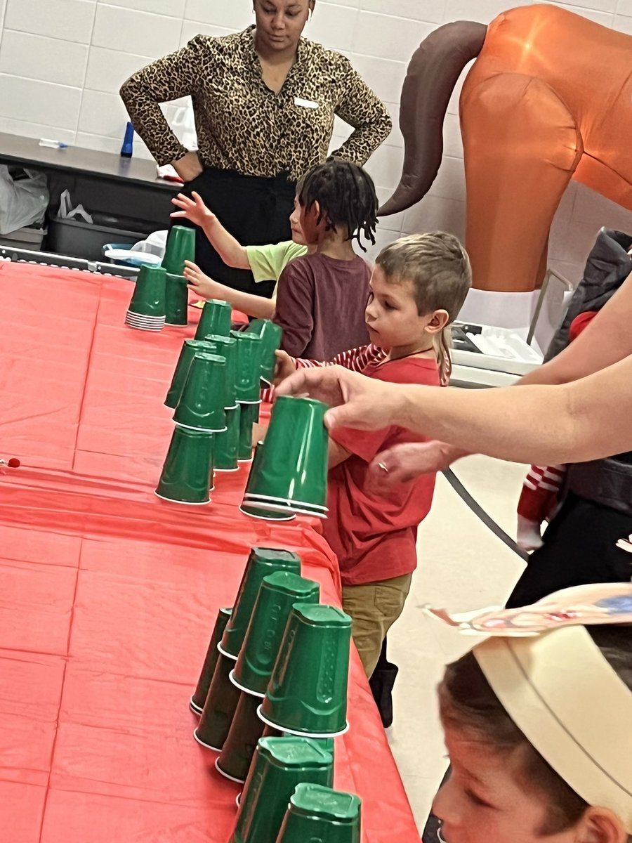 MrsRoseELA's tweet photo. Our awesome PTO did it again! Amazing Christmas party! We are so blessed. Kids and grown ups all had fun! 🎁🎄😊@BrillPto @BrillKISD @sspeer72 https://t.co/BAk6qZpYqV