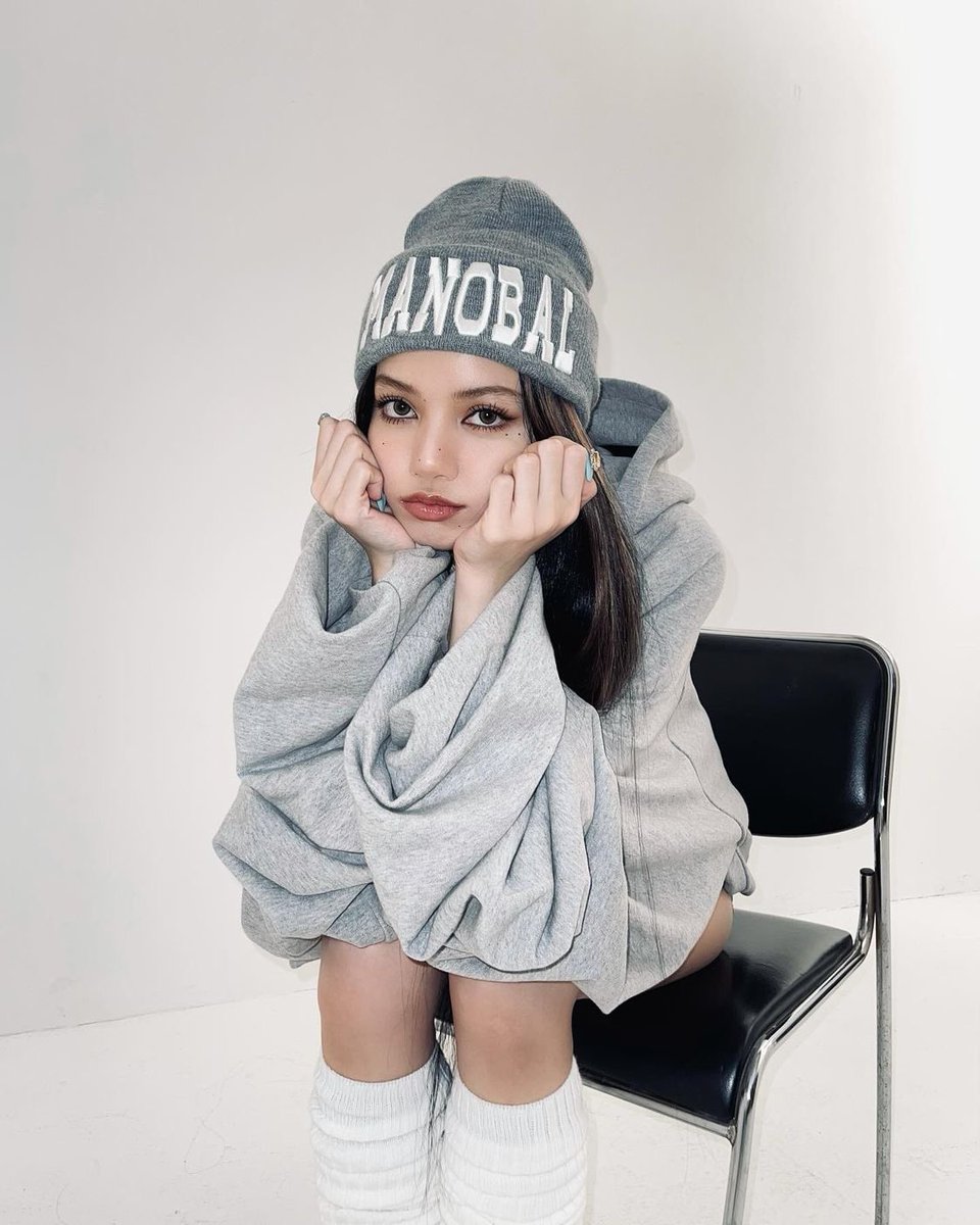 CENTRAL LALISA 🧶 tweet media