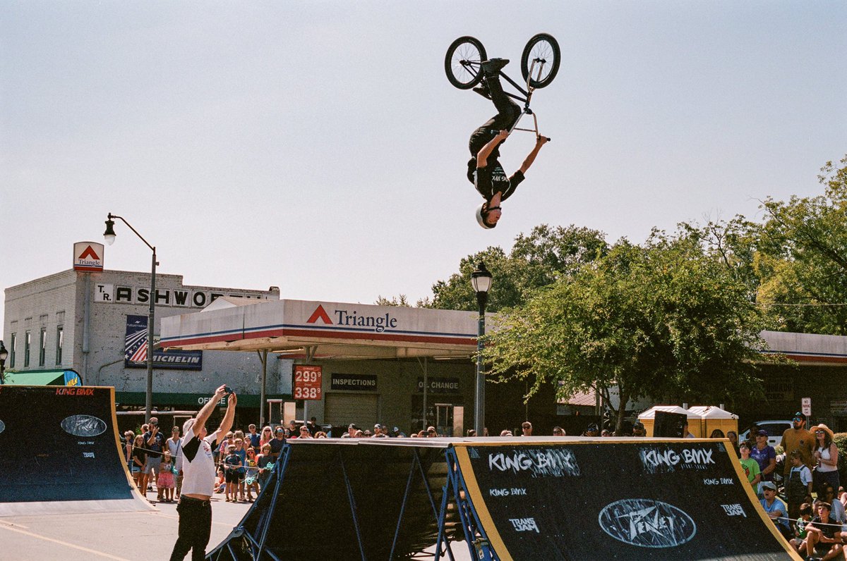 idk how this whole twitter thing works but here’s a little flip from a past show