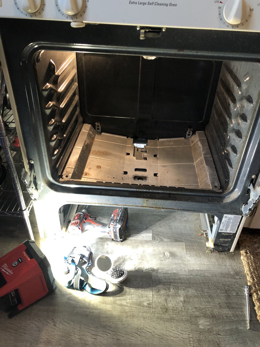 BestInterest_JC's tweet photo. PF win of the day: 

Saved $200 (appliance contractor) or $800 (new oven) by:

- buying an oven igniter ($50)
- asking a big brotherly favor from @IanCramer to help me replace it ($20 of good beer 🍺)

DIY-ish for the win. https://t.co/naOhSFPlzH