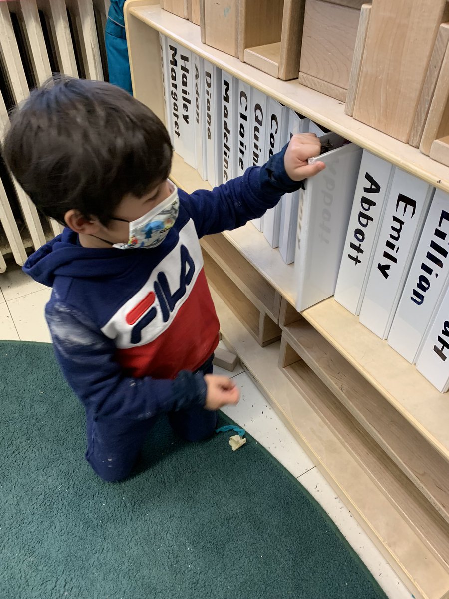 Jackieinwd's tweet photo. Finally the portfolios are introduced to the children!❤️#whereismine #thereare16ofthem #canyouputthisinmyfolio #makechildrenslearningvisible #nspreprimary https://t.co/e1tHGoGdAo