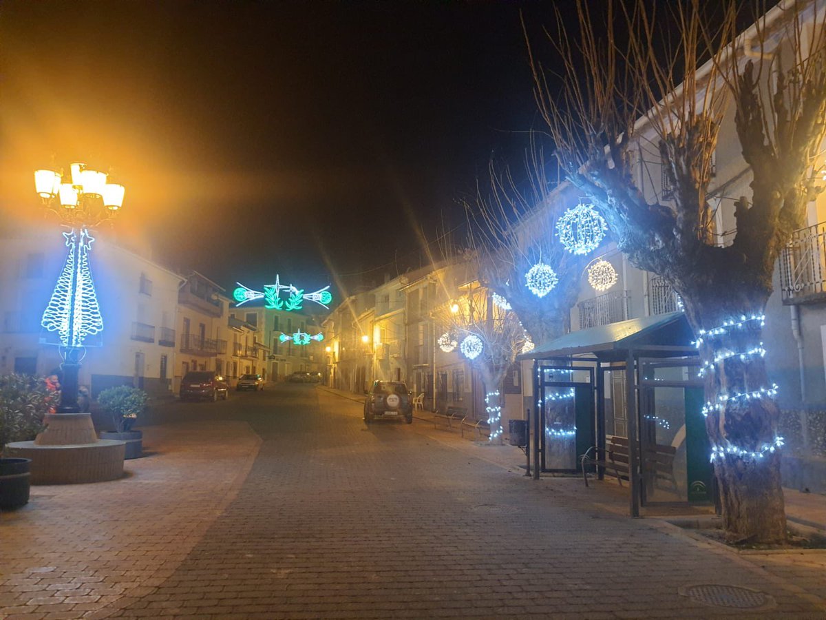 marianogcpuebla's tweet photo. Estamos en Pascuas y así luce nuestro Pueblo. #PuebladeDonFadrique y #Almaciles en Navidad. https://t.co/V79DScEOcy