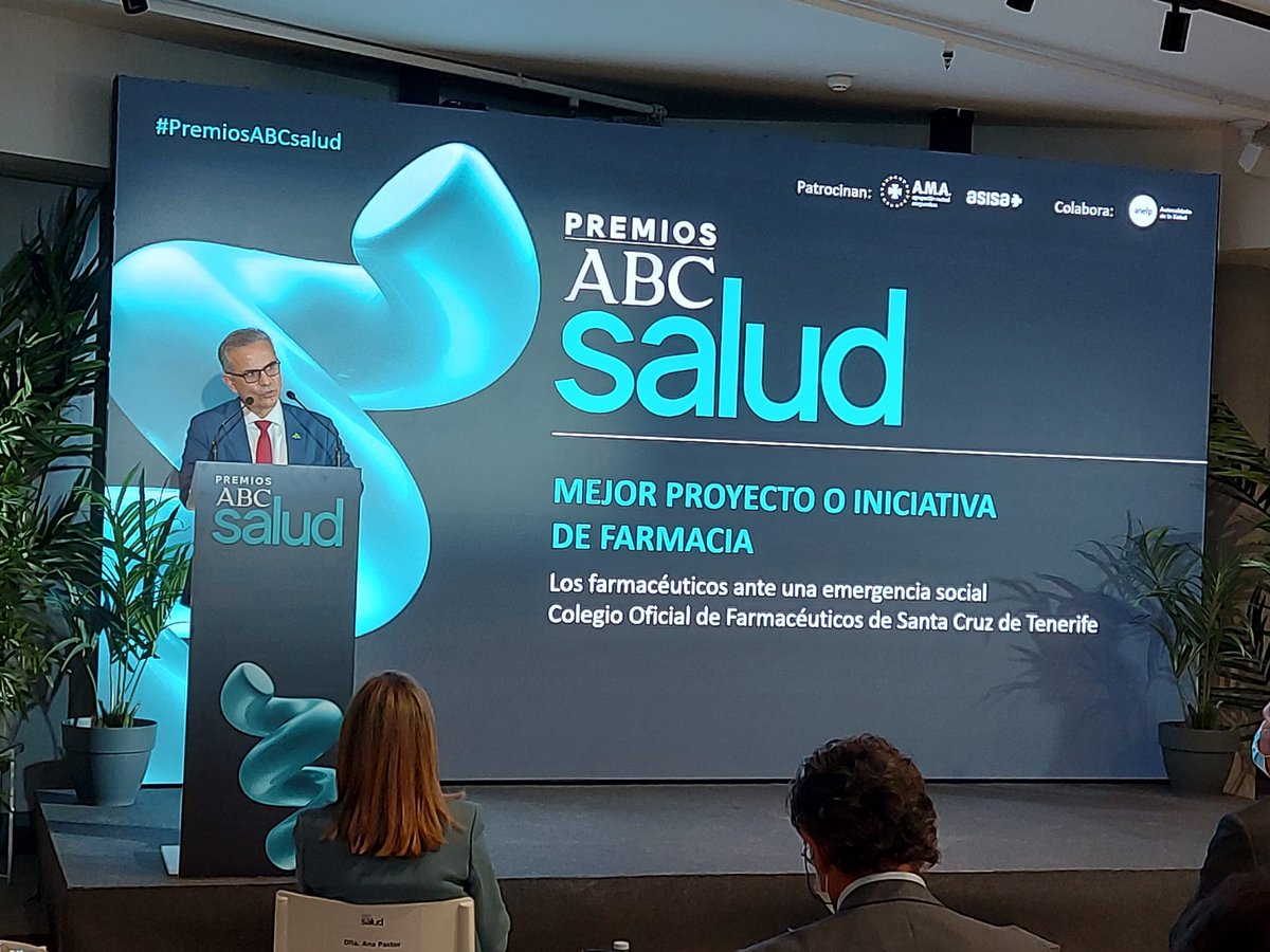 FarmaceuticosSC's tweet photo. El Colegio Oficial de Farmacéuticos de Santa Cruz de Tenerife  acaba de recibir junto con el Servicio de Farmacia del Hospital Gregorio Marañón, el #premioABCSalud  a la iniciativa de farmacia,  por su actuación «ética y solidaria» ante la erupción del volcán de La Palma. https://t.co/0EgjyuNmto