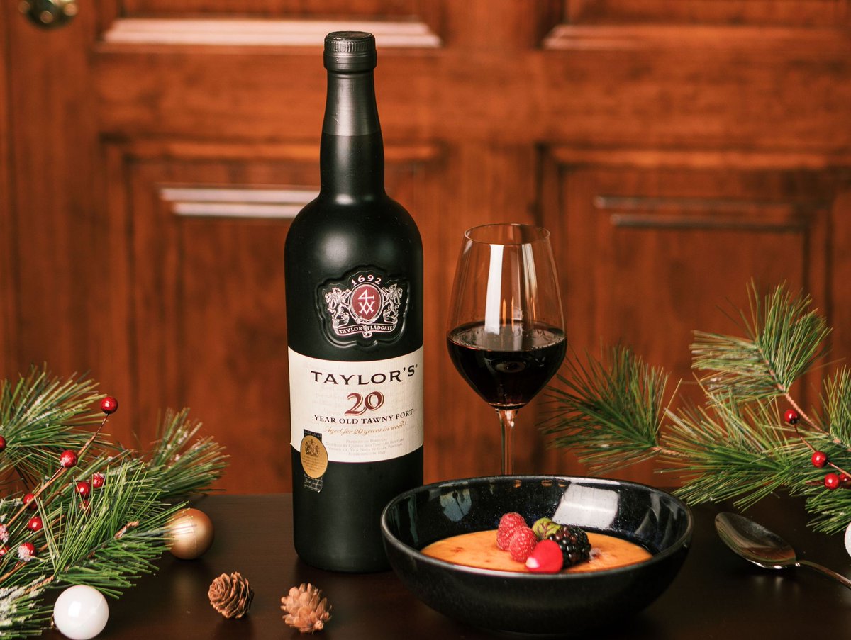 TaylorsPortWine's tweet photo. Would it really be Christmas without Port Wine? Enjoy a glass of Taylor's 20 Year Old Tawny with the many delicious Christmas desserts.

#taylorsportwine #portwine #vinhodoporto #vinhostwitter #tawnyport #winepairing https://t.co/hcheOZ7cMp