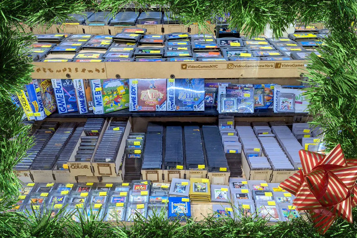 VideoGamesNYC's tweet photo. ๐ HOLIDAY GIFT GUIDE ๐
Give the gift of #GameboyGames ๐
Rows and rows of #Gameboy games for the #OriginalGameboy, #GameboyColor and the #GameboyAdvance systems! https://t.co/4mJDN2KiuT