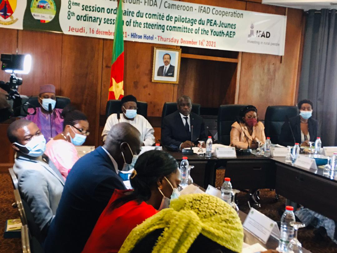 AfanaAlix's tweet photo. La huitième session ordinaire du Comité de Pilotage du Programme de Promotion de l'entrepreneuriat agropastoral des jeunes (PEA-jeunes), s'est tenue  à onze heures ce jeudi 16 décembre 2021 , à l'hôtel Hilton de Yaoundé.@Baba_WAME https://t.co/suS60JG6sq