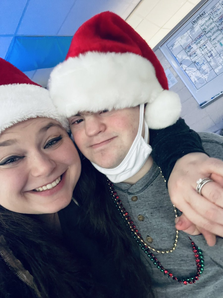 #SuperPanther Santa’s coming at ya fresh from MHS! ❤️💚🎅🏻🧑🏻‍🎄 #WeAreMaumee #SpiritWeek <a href="/MHS_SP_Inc/">Super Panthers Inc.</a> <a href="/MaumeePanthers/">Maumee Panthers</a> <a href="/MaumeeHS/">Maumee High School</a> @TriciaSamuelMCS <a href="/ToddCramerMCS/">Dr. Todd Cramer</a>