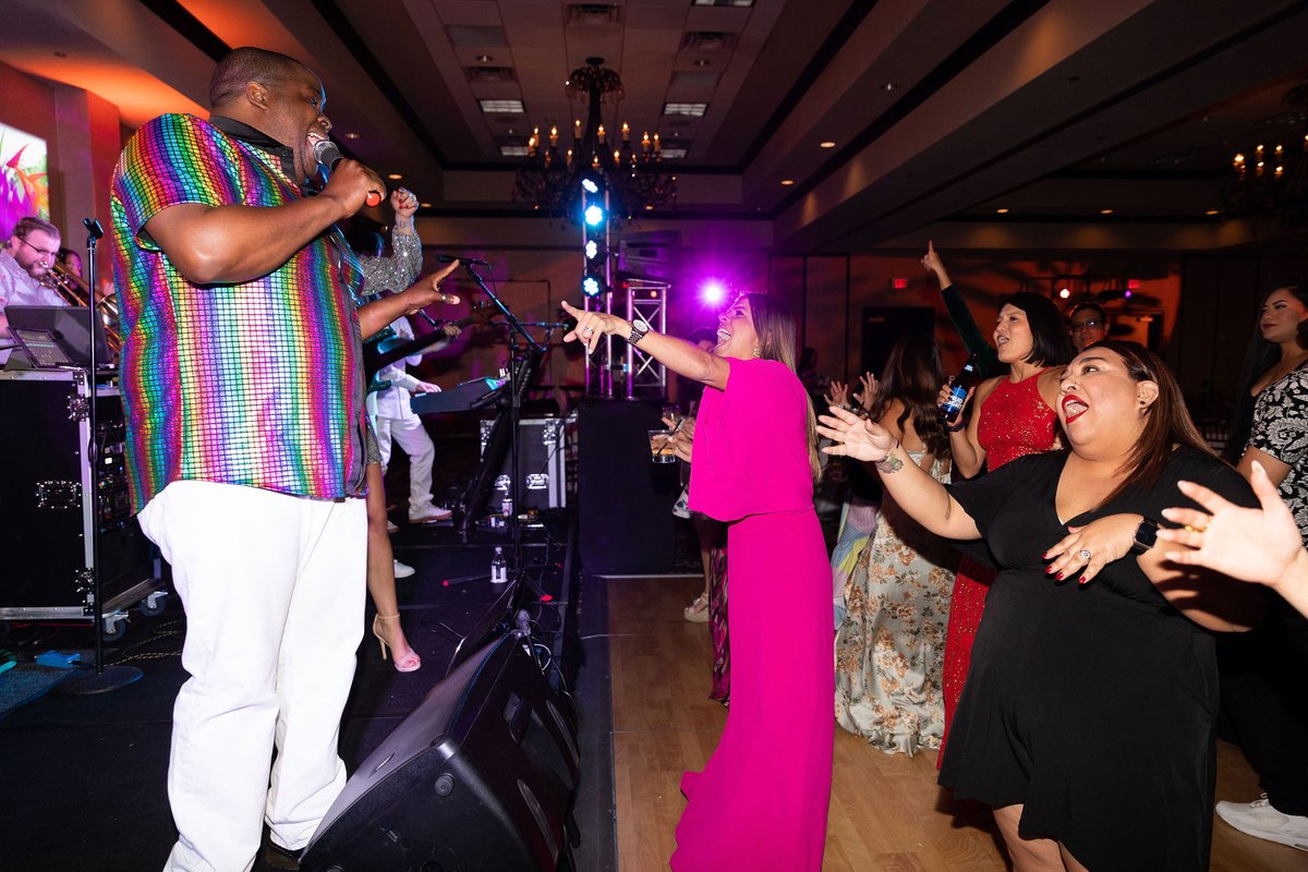 pegasus_dallas's tweet photo. Another amazing holiday party at Pegasus is in the books! This year's theme was Havana Nights and our team members played poker, grabbed a cigar, mingled with fellow teammates, and danced their hearts out!๐บ๐ #pegasuslogistics #havananights #holidayparty #thedifferenceisfun https://t.co/i9n04gcq8G