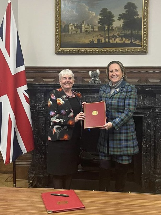 40 years after I started my career working in the Churchill room in Old Admiralty Building, so proud as chief negotiator to be at the signing of #UKAusdeal with @annietrev in the same room.