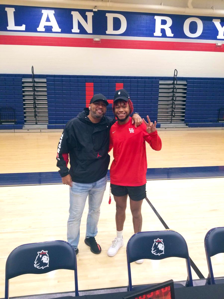 DrJamesWhit's tweet photo. 👀 out, now!!! The #Coogs got em’ a GREAT Dude! @thecjnelson1, I’m so proud of you, young fella!!! Can’t wait to see you do your thing at the next level! #HighlightReel #DudeCanGo #SigningDay https://t.co/T5wcHk4w4k