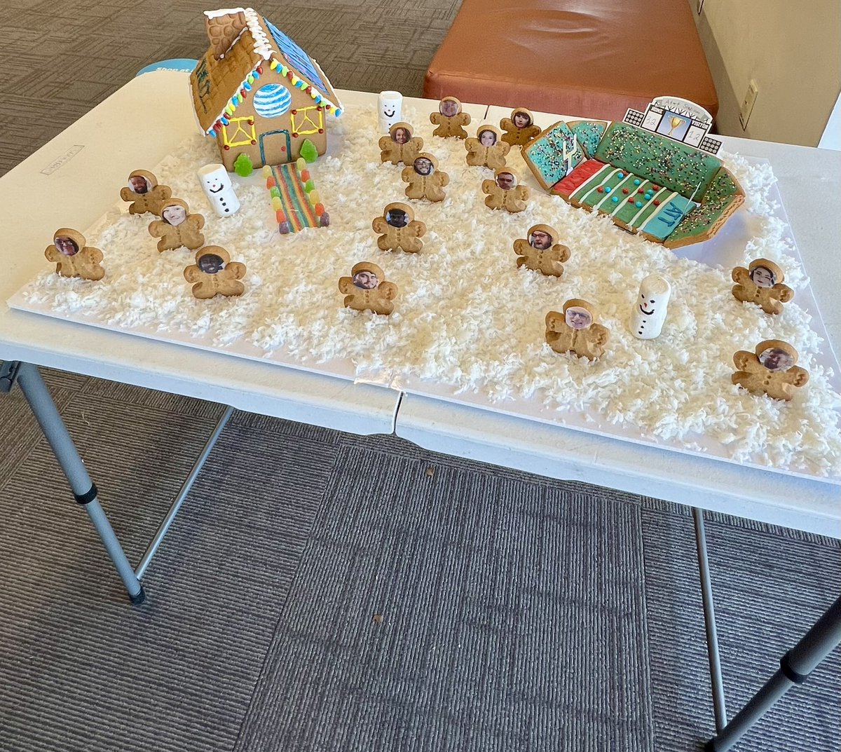 OwassoTeam's tweet photo. Merry Christmas from “The O” Gingerbread crew! 🎄🎅☃️ @H4N1KO @gowestregion @ATT @Woody0709 @ArreguinNichole @AlyssaMoore_12 #GingerbreadContest #KAMO #Christmas https://t.co/AAfDPF04JH