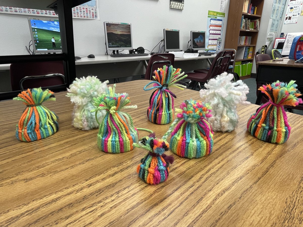 liwenyvonnedang's tweet image. Holiday Christmas Ornament Craft success ⁦@cg_cats⁩ #ESLfun