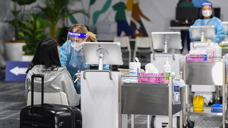 SafeterWork's tweet photo. "With such a narrow window for taking a test and receiving results, travelers’ testing options for returning to the U.S. have been dramatically curtailed. So which tests can you take to ensure you will be allowed to board your flight?" 

via @Forbes: https://t.co/PX6ZKavuk4 https://t.co/UYqPrhIZda