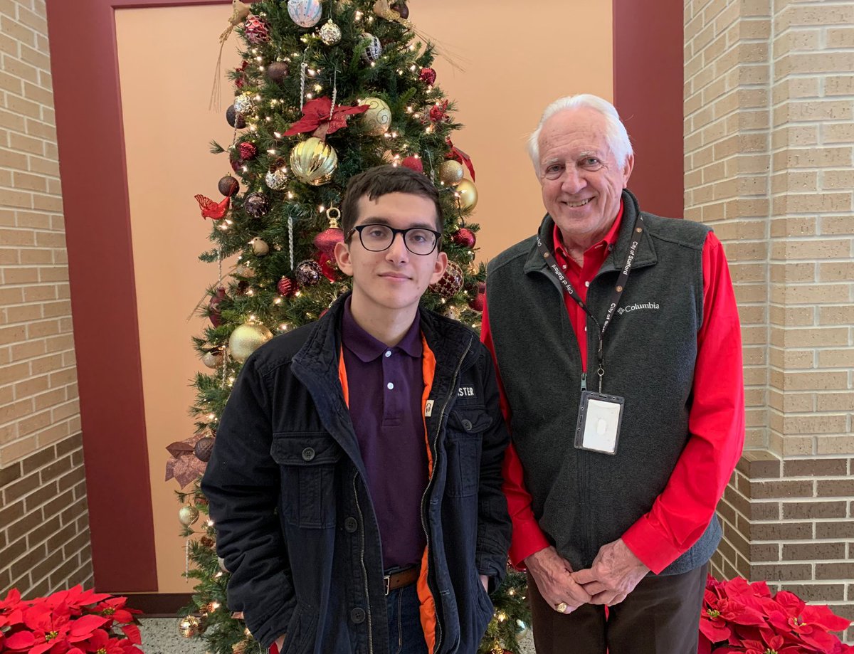 CityofStafford's tweet image. Best wishes to Nicholas Hinojosa, graduate of @StaffordMSD, stopped by City Hall to greet Mayor Willis before heading off to the Marine Corps Boot Camp. They shared a few words, and the Mayor told Hinojosa how honored and extremely proud he is of him. Thank you Nicholas!