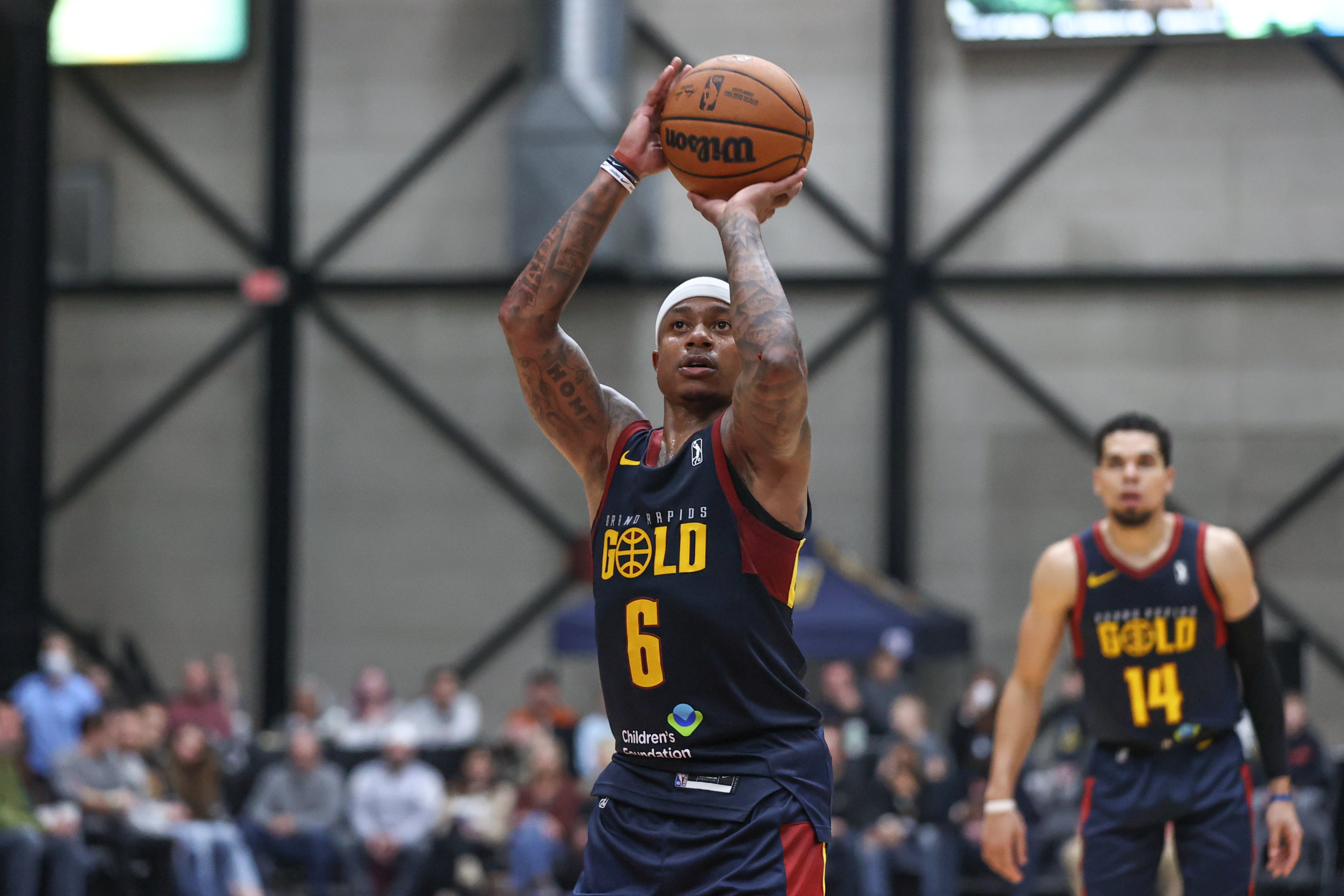 Isaiah Thomas signs 10-day contract with Lakers