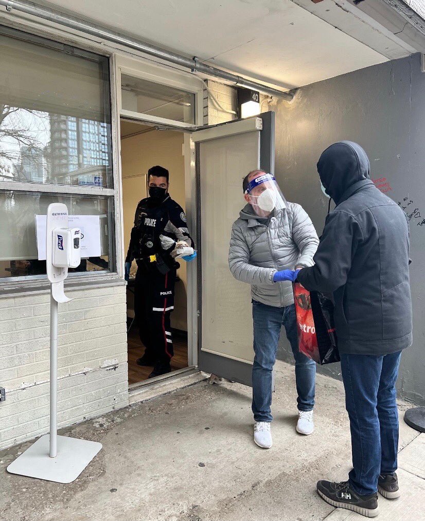 TPS51Div's tweet image. Today, thanks to @taerksturkeyd @LongosMarkets @volvocars @HumanitiCharity our officers were able to help deliver hundreds of meals to @thecornersjt @HavenTorontoCA @CovenantHouseTO @Progress_Place &amp;amp; @TOHousing locations! Thx to all &amp;amp; #HappyHolidays