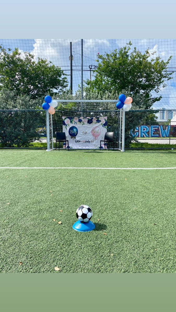 topaz_brady's tweet photo. GENDER REVEAL! 😍 https://t.co/Pz7TLA2dTE
