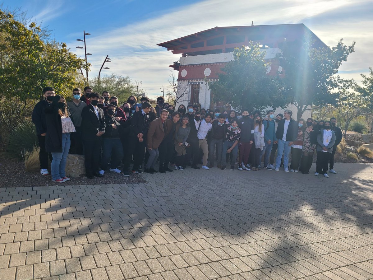 YHS_Cheer's tweet photo. ...Show me, and I will remember. Involve me, and I will understand forever.
Field trip to UTEP.
"A Christmas Story en la Frontera." https://t.co/MzfX6iDIPp