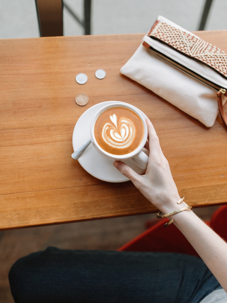 mangoandmoose's tweet photo. We are taking a moment to enjoy coffee with friends today. Tis the Season to connect and be with those you love. xo https://t.co/jAIU1Ibuxh