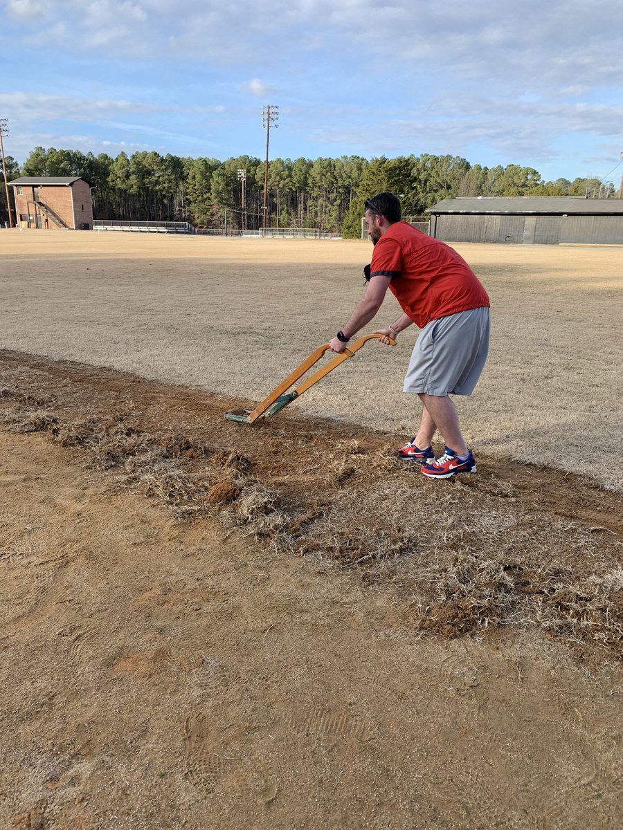 CEJHS_Softball's tweet photo. Shout out to @coachallred86 and his 4th period weight training class for edging our field this afternoon. #Falconshelpingfalcons @JordanFalcons @JHSFalcons https://t.co/3UOqnb02kX