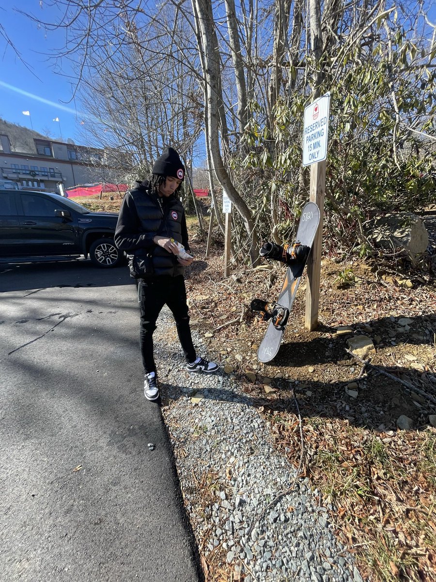 1btcello's tweet photo. Lately making money on a snowboard 🏂 Taped a firework to my kicks so I could fly 🛫 Broke the hourglass now I'm really outta time 🚶🏽‍♂️ https://t.co/L5KoLiUAW4